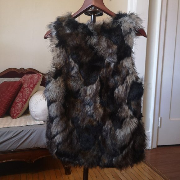 2/$40 Petite Studio Faux Fur Vest New - Picture 4 of 8